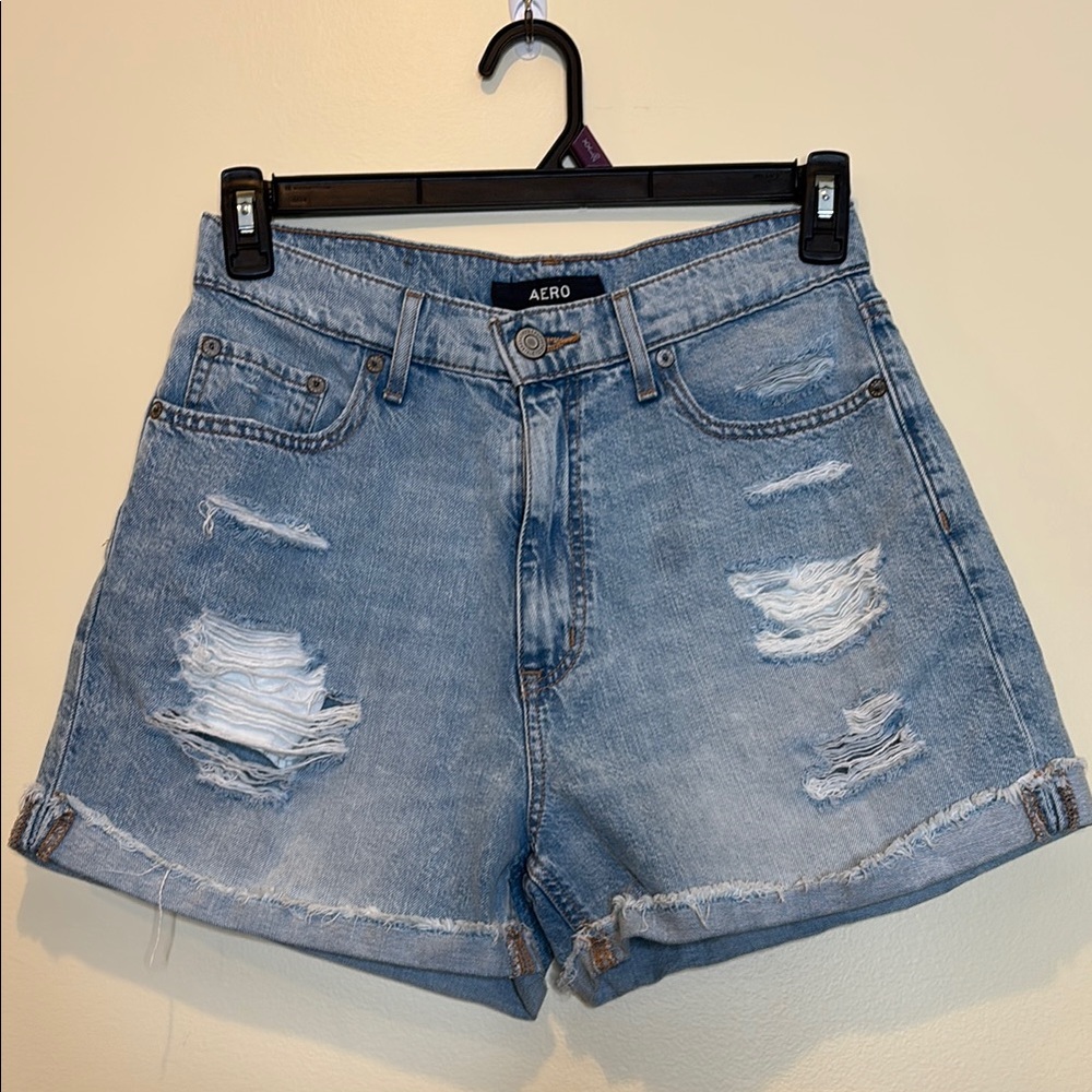 Preowned Aero High Waisted Curvy Mom Shorts Size 8